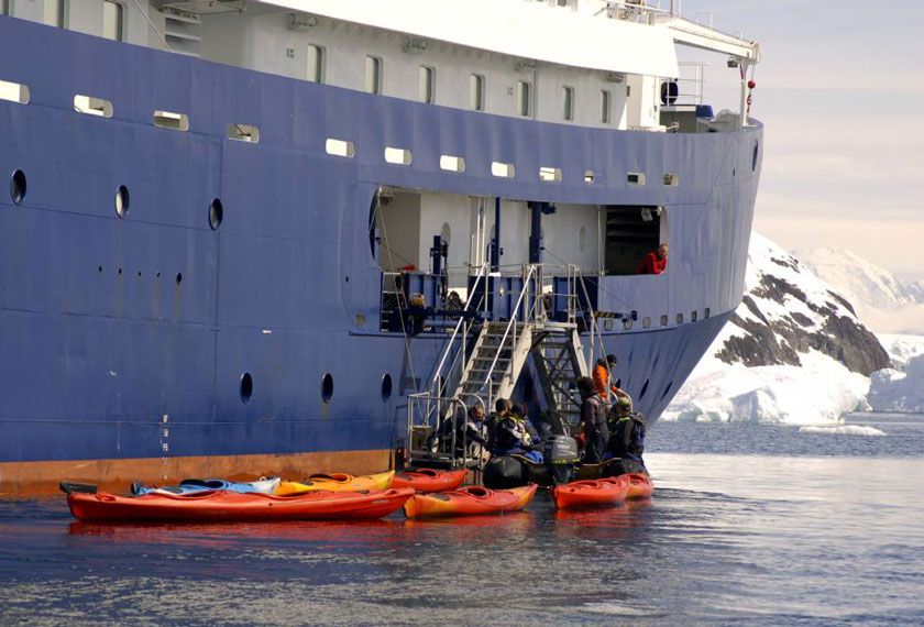 Antártida Clásica con Turismo Aventura en el M/V Ortelius